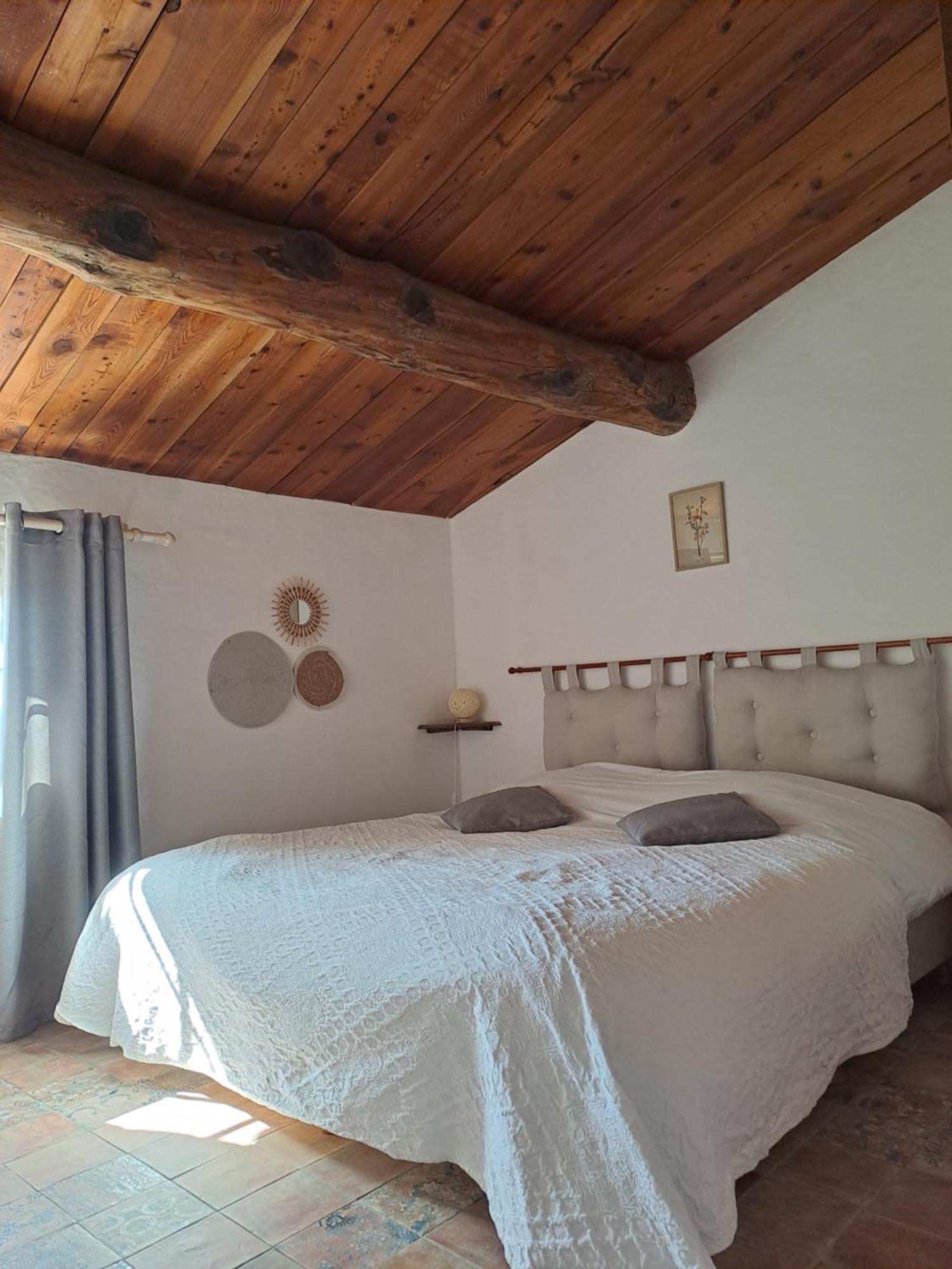 Bed and Breakfast Les Roses Tremieres Bargème Esterno foto