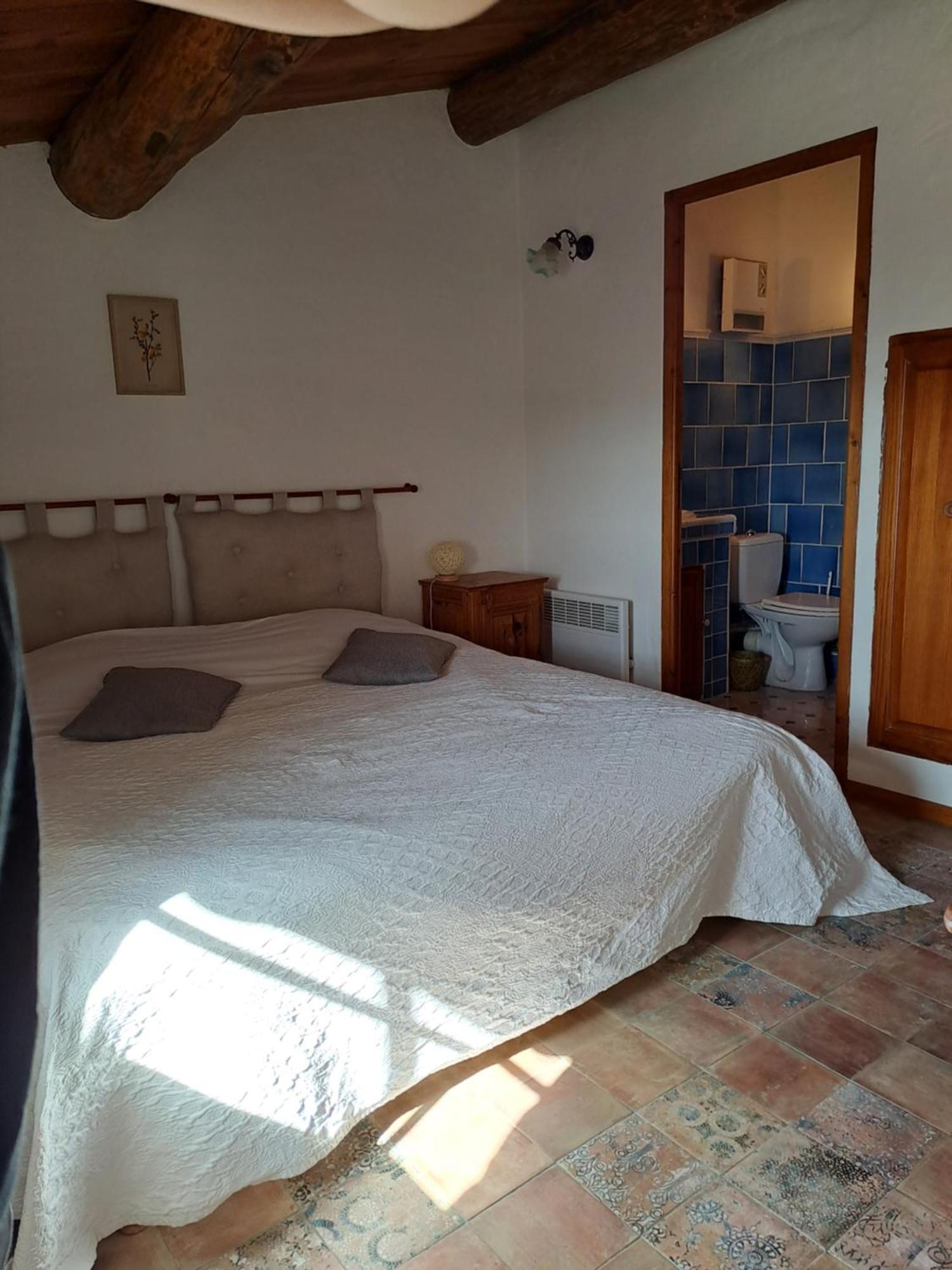 Bed and Breakfast Les Roses Tremieres Bargème Esterno foto