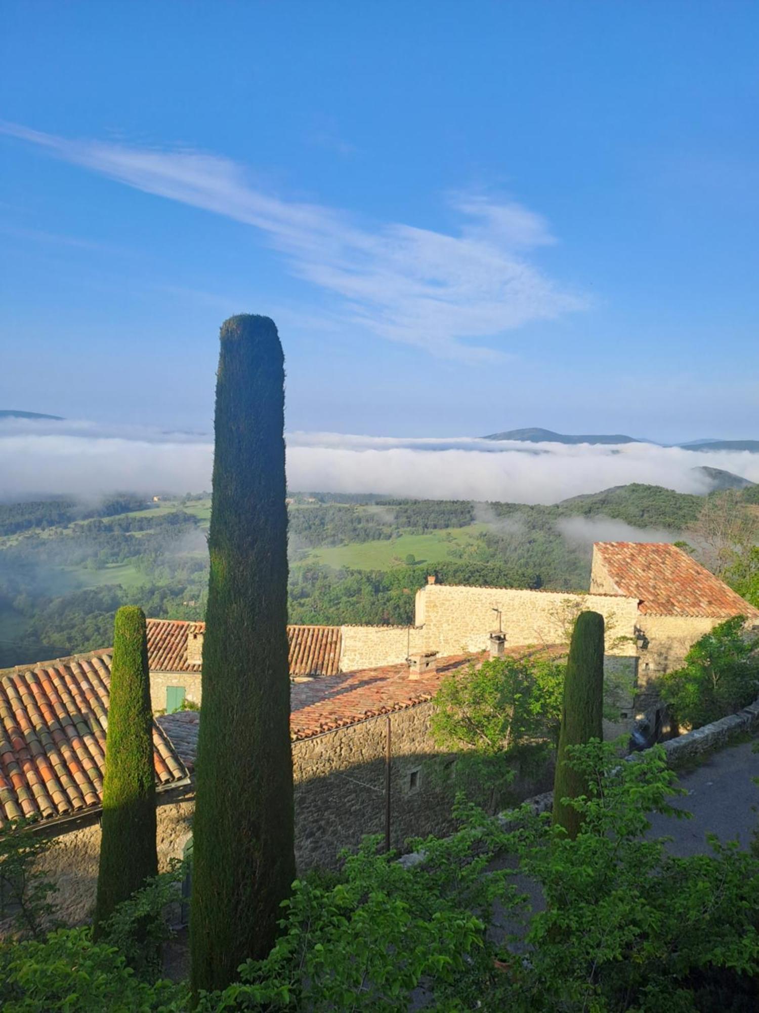 Bed and Breakfast Les Roses Tremieres Bargème Esterno foto